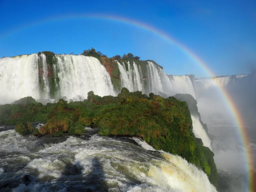 beautiful-scenery-rainbow-waterfall-iguazu-national-park-cataratas-argentina-1024x768