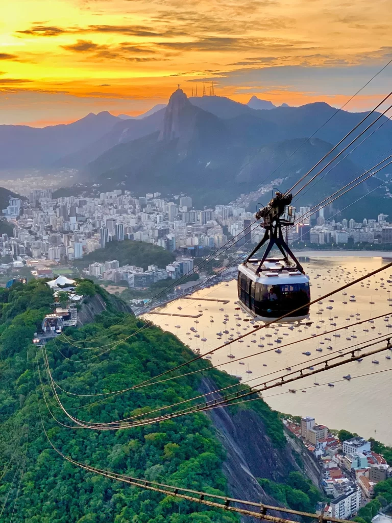 sugarloaf-mountain-cable-car-during-sunset-3-768x1024