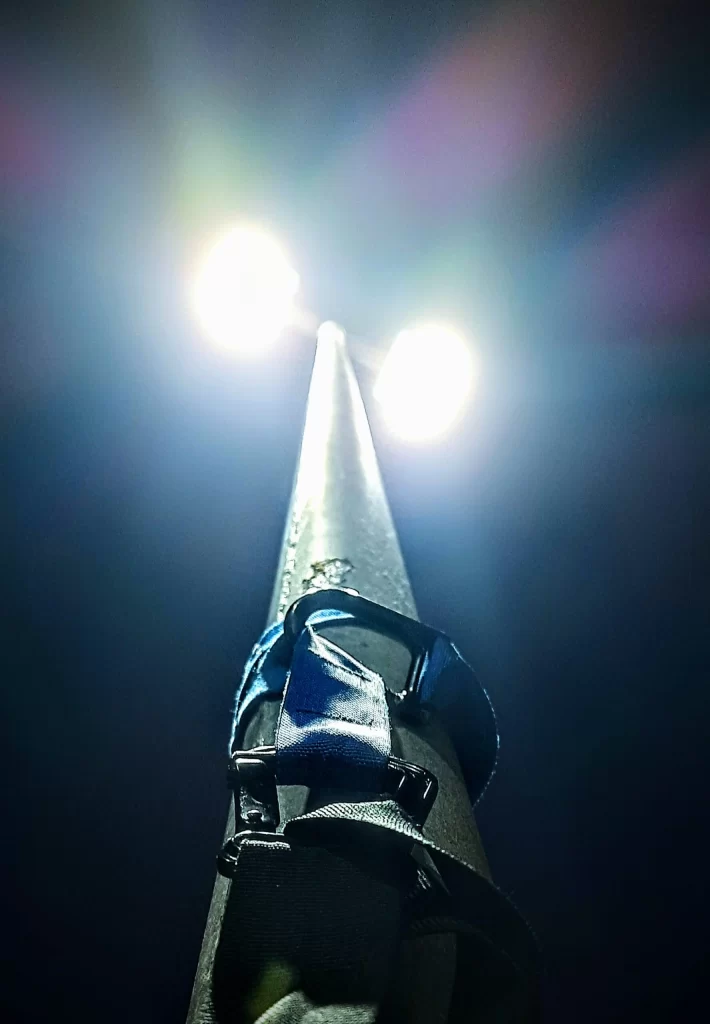 lamppost_in_leme_early_morning-710x1024