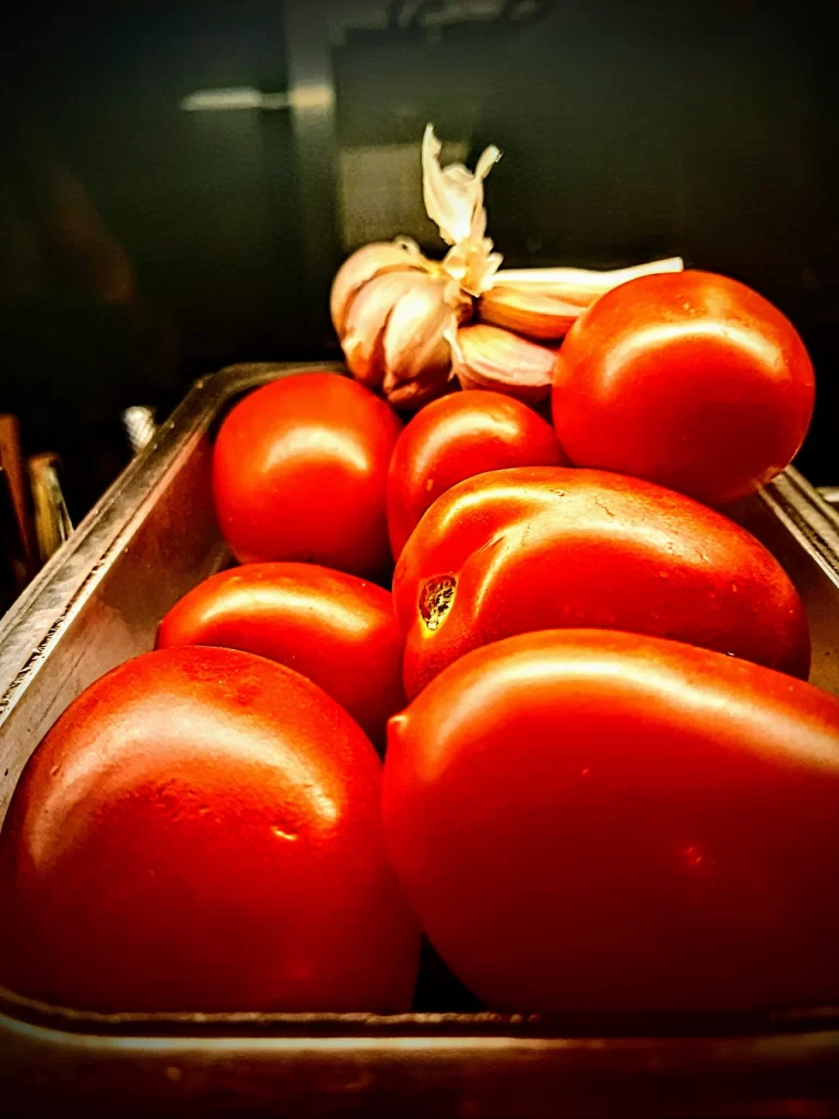 tomatoes_in_a_delicatessen_in_leme-768x1024