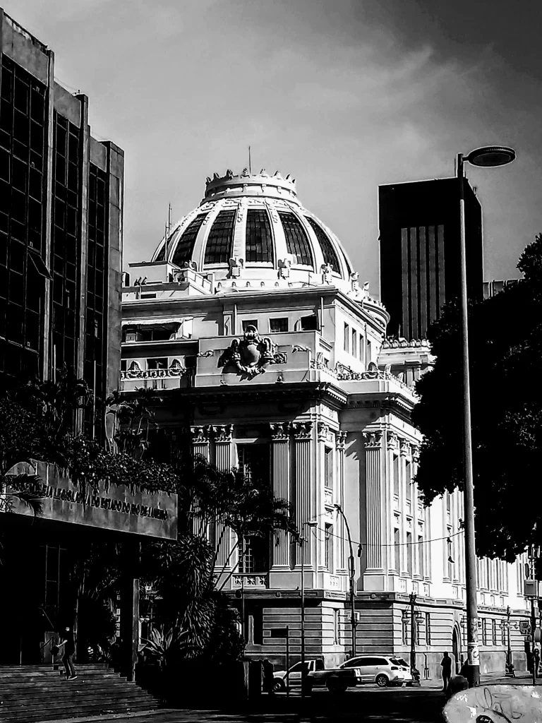 building_in_praca_quinze_rio-768x1024