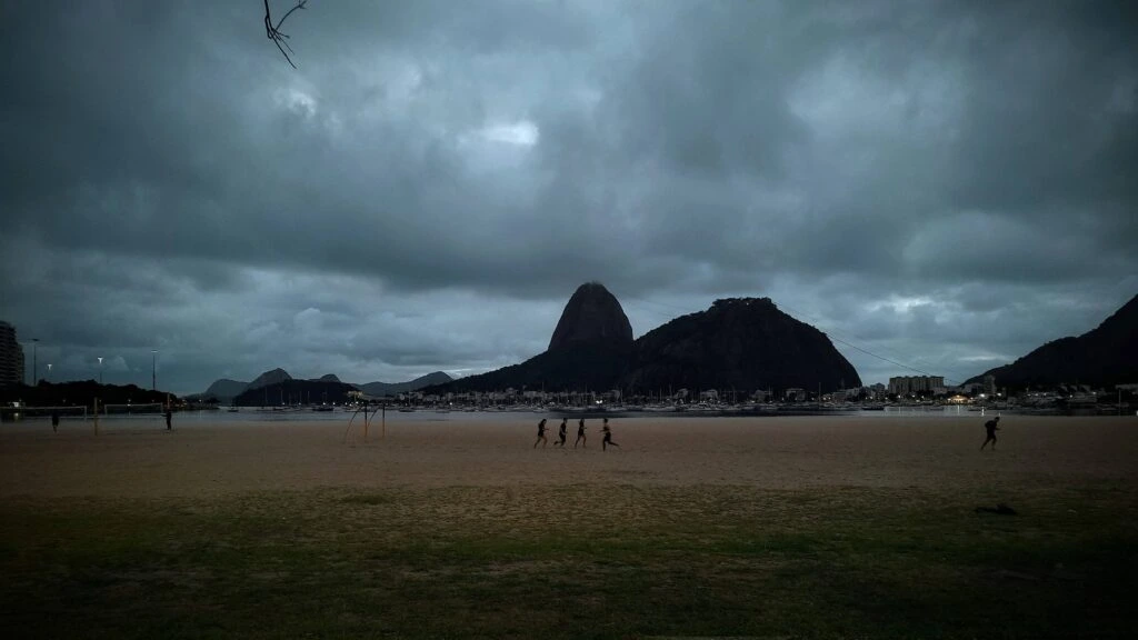 sugar_loaf_and-botafogo_beach_on_a_stormy_day