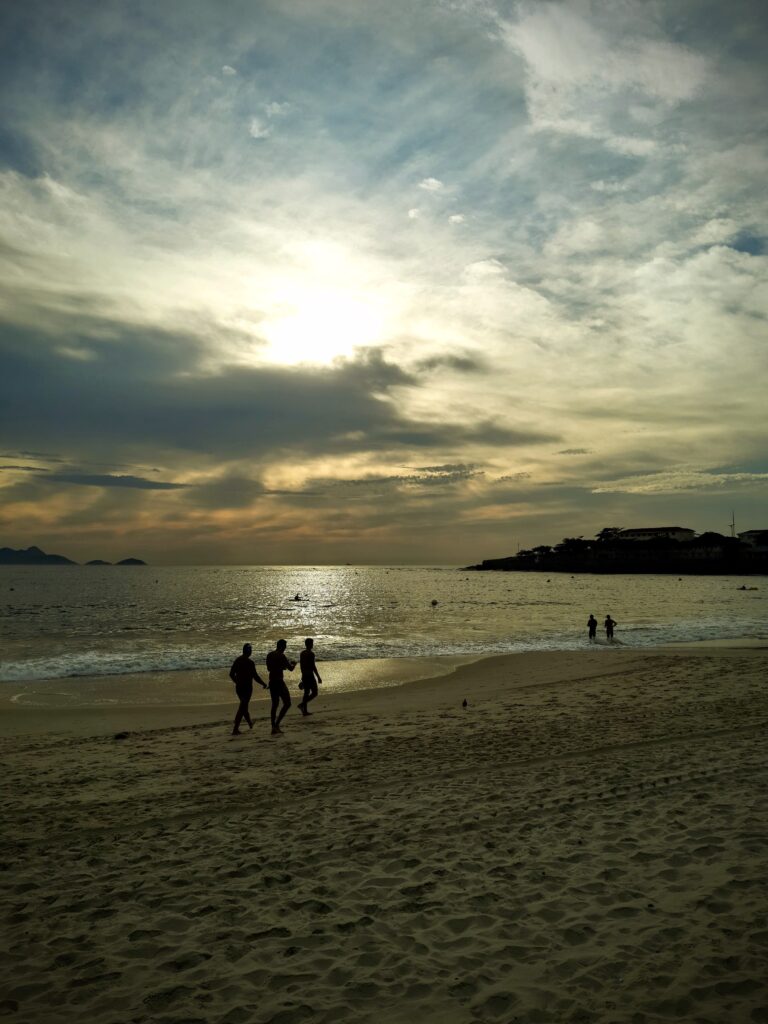 posto_06_copacabana_in_the_morning-EDIT-768x1024