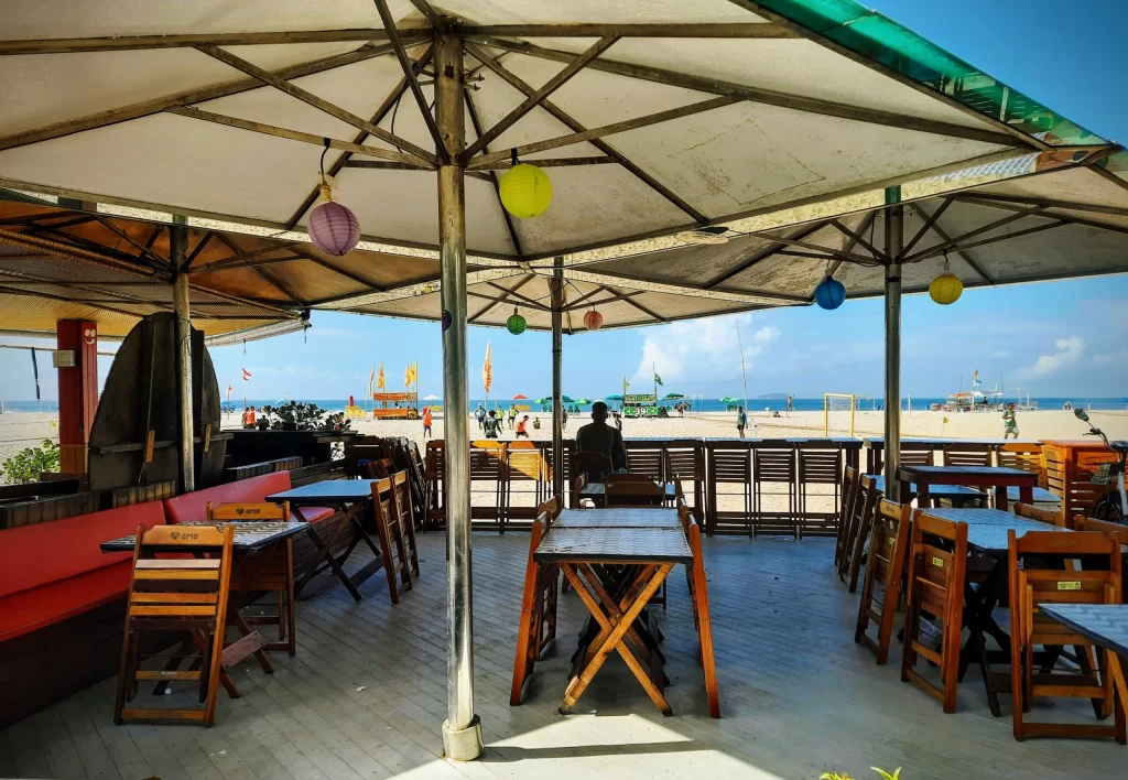 kiosk_in_front_of_the_beach_in_leme-1024x708