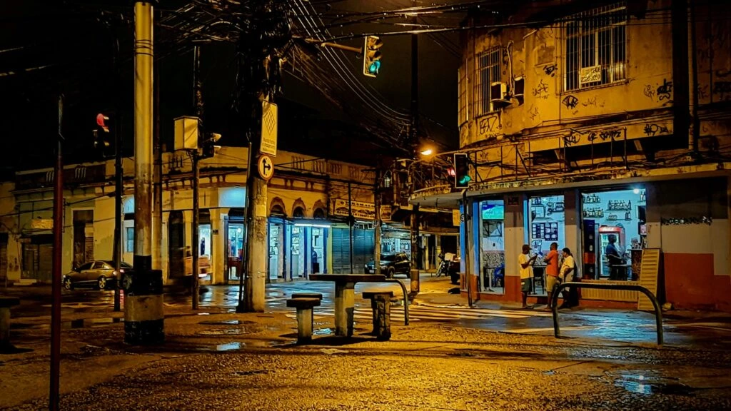 rocha_at_night_in_the_rain
