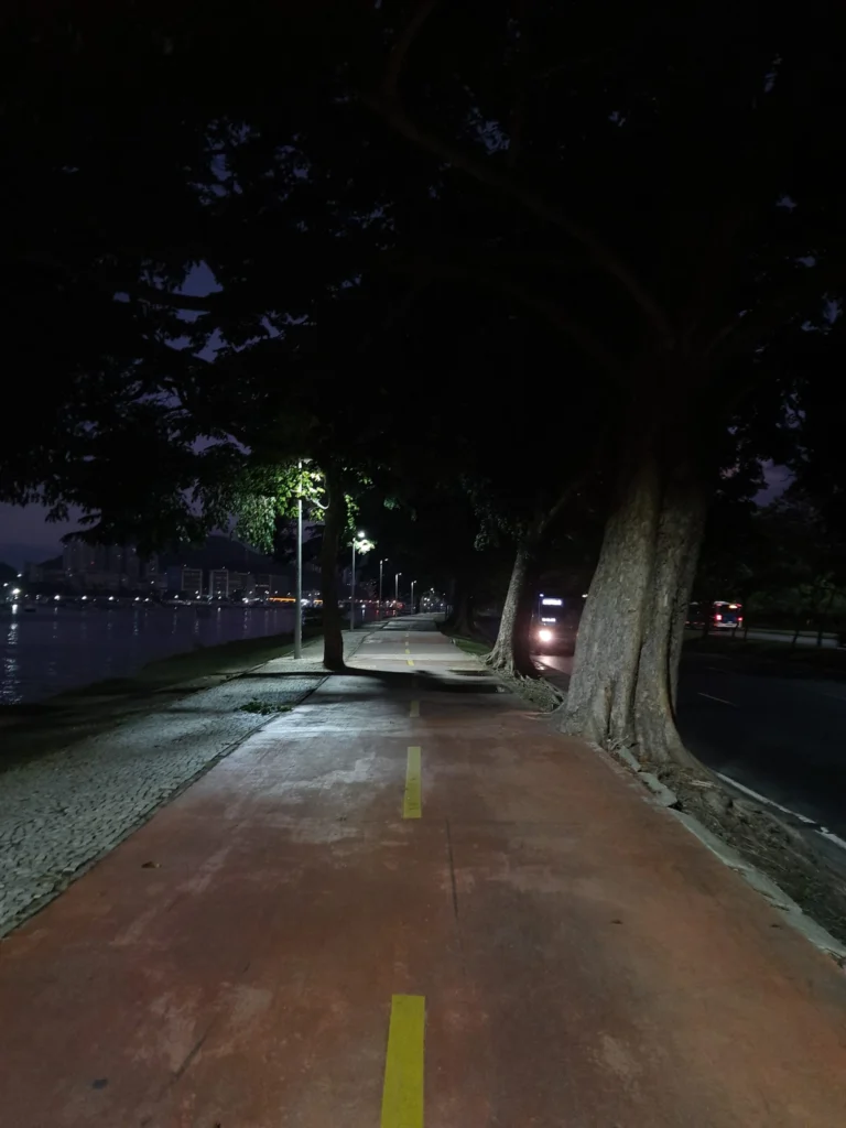 bicycle_path_flamengo_early_morning-768x1024