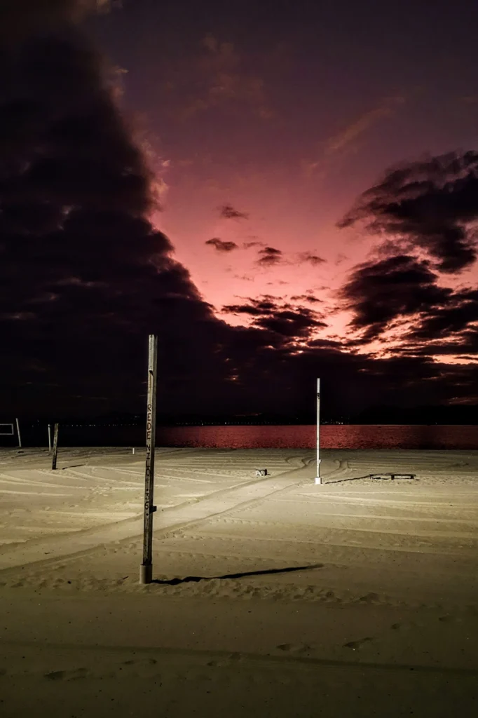beach_volleyball_court_at_flamengo_beach_rio-682x1024