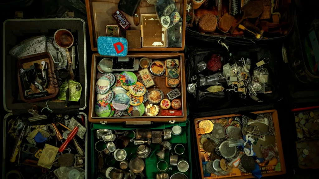 collectibles_spread_out_on_the_floor_at_gloria_fair_rio-1024x576