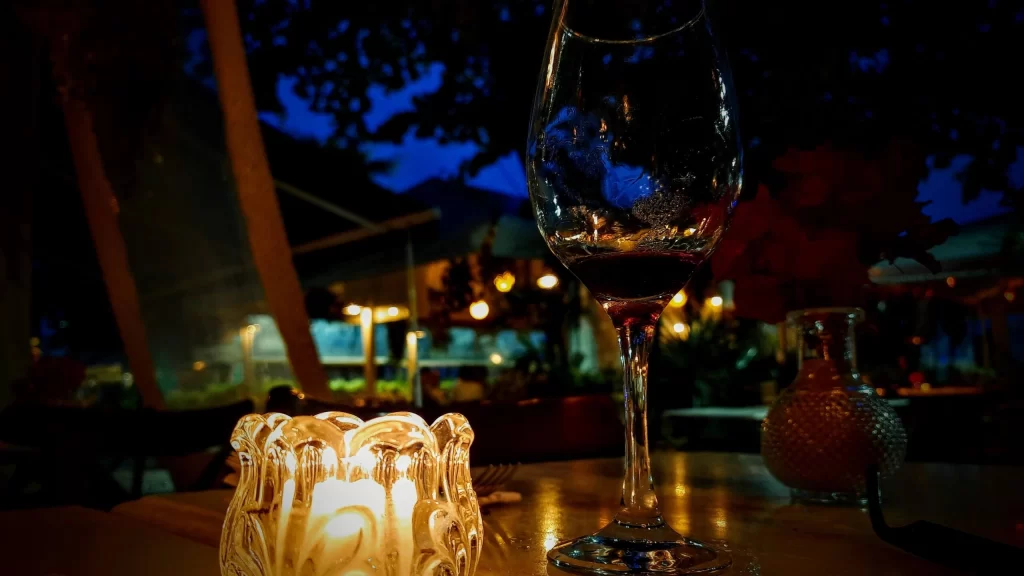 a_glass_of_wine_at_a_pizzeria_in_leme-1024x576-1