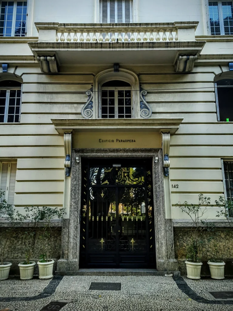 entrance_to_residential_building_in_flamengo_rio-768x1024