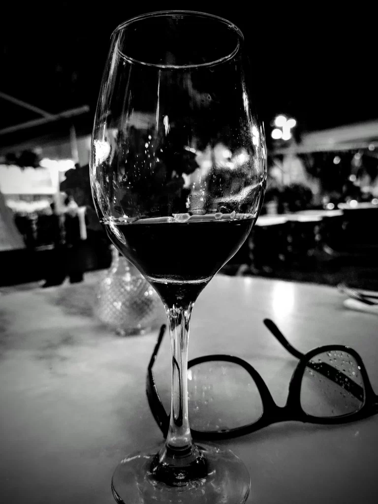 glass_of_wine_at_restaurant_in_leme-768x1024-1