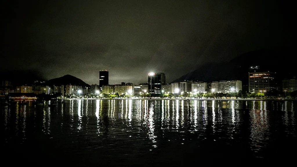 botafogo_beach_at_night-1024x576