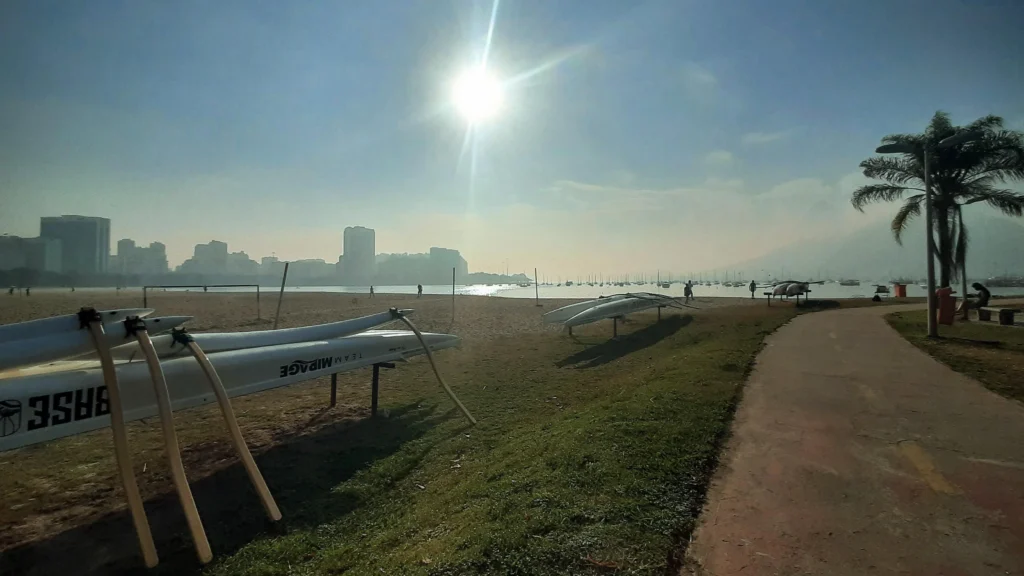 kayaks_at_botafogo_beach_rio-1024x576