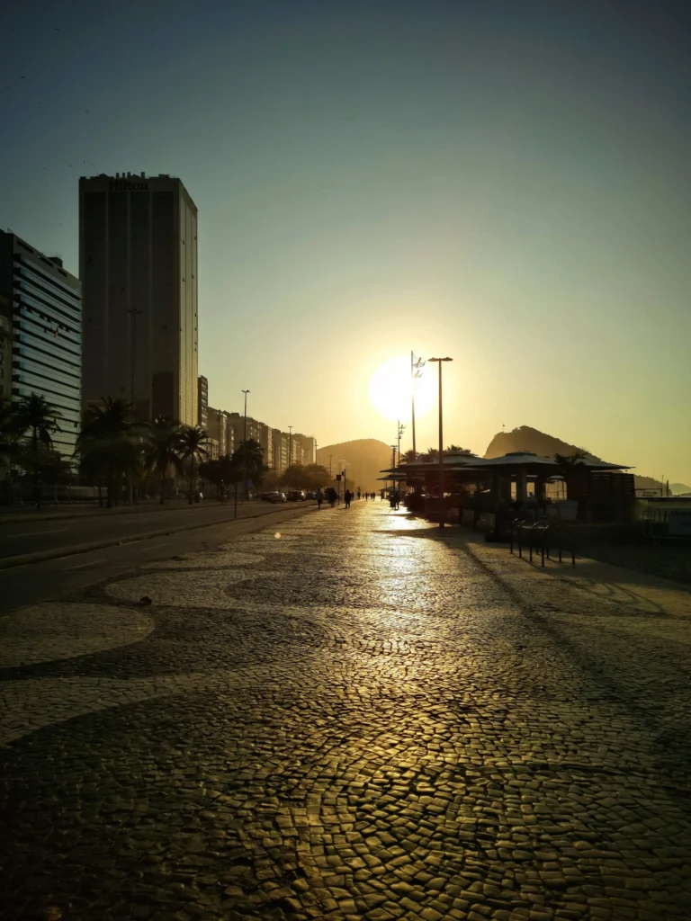 avenida_atlantica_copacabana_rio_87-768x1024
