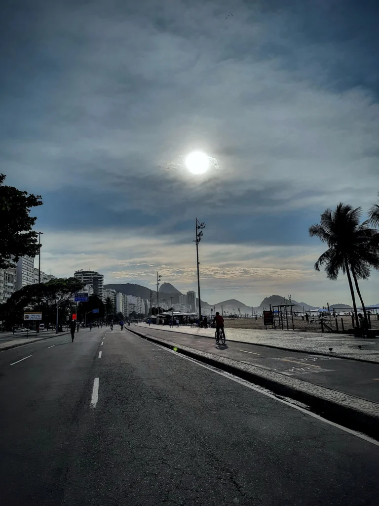 avenida_atlantica_post_6_copacabana_rio-768x1024