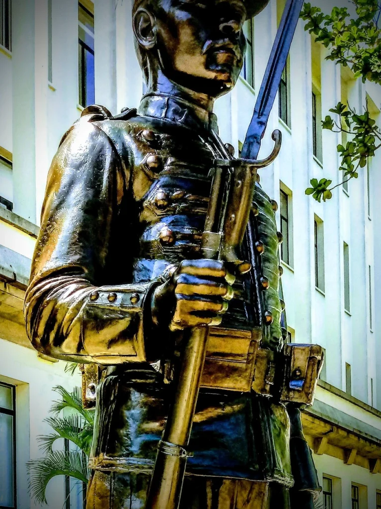 statue_in_urca_rio-767x1024