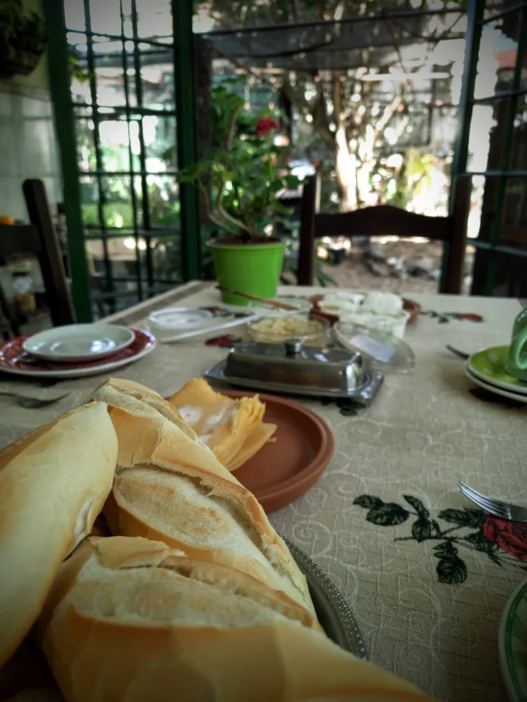 breakfast_at_barra_do_pirai_rio-768x1024