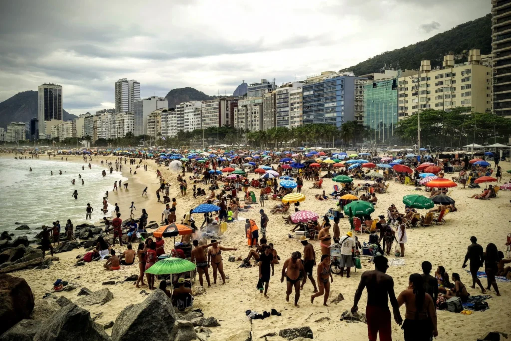 leme_beach_on_a_busy_day_04-1024x683