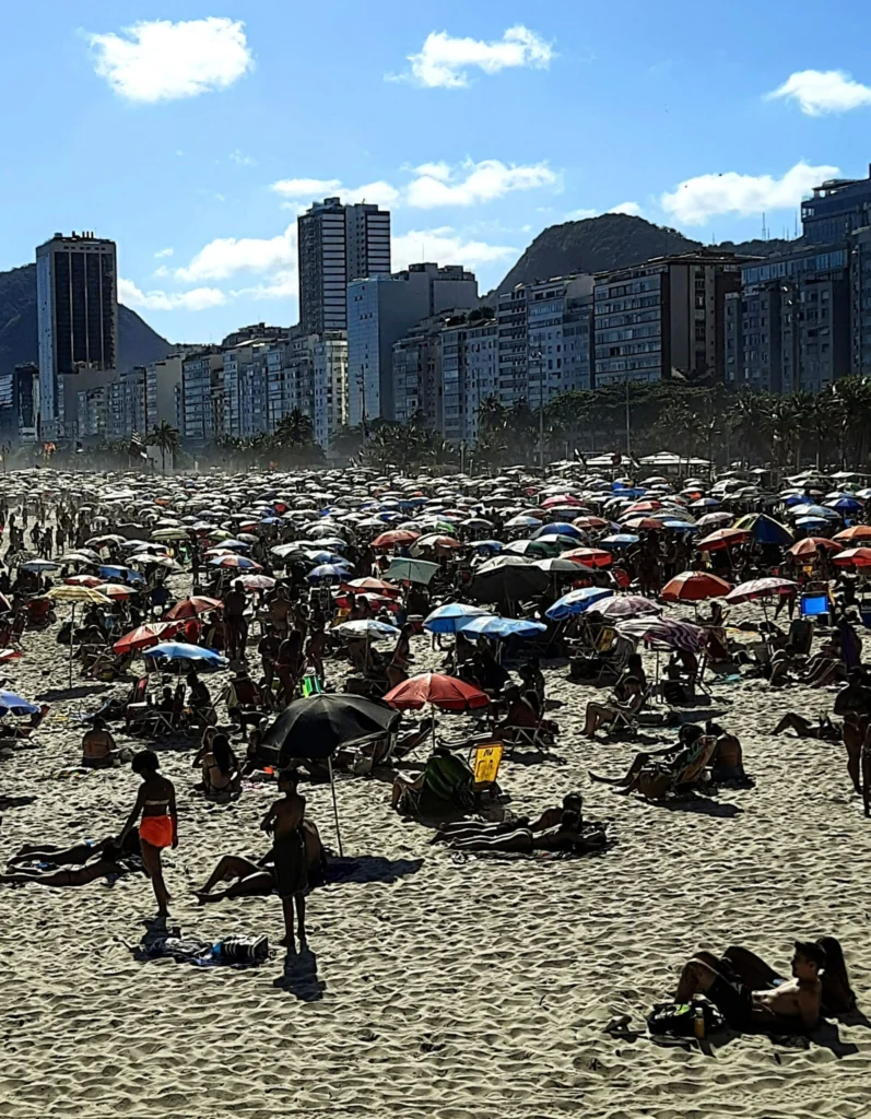 leme_beach_on_a_busy_day_08-797x1024