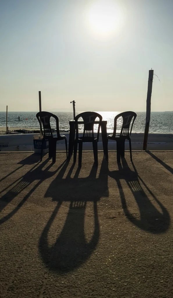 tables_and_chairs_in_front_of_flamengo_beach_rio_23-595x1024