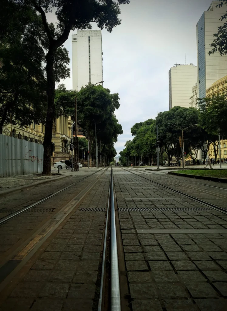 vlt_tram_tracks_city_centre_rio_03-748x1024