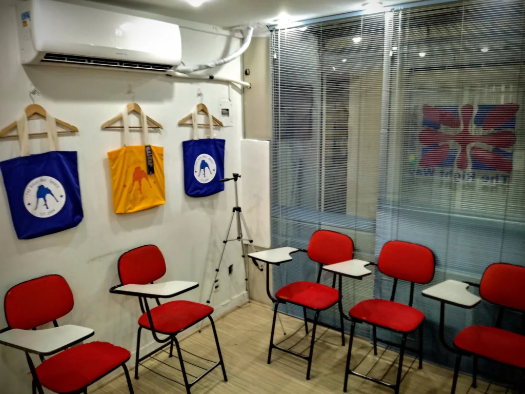 classroom_of_the_right_way_english_school_copacabana_rio_07-scaled