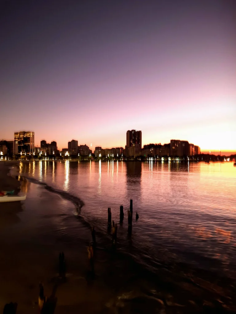 guanabara_bay_and_botafogo_beach_early_morning_rio_04-768x1024