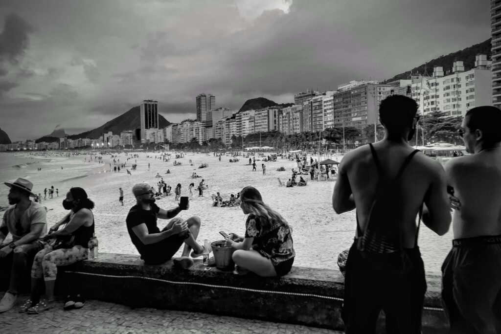 fishermans_walk_in_leme_rio