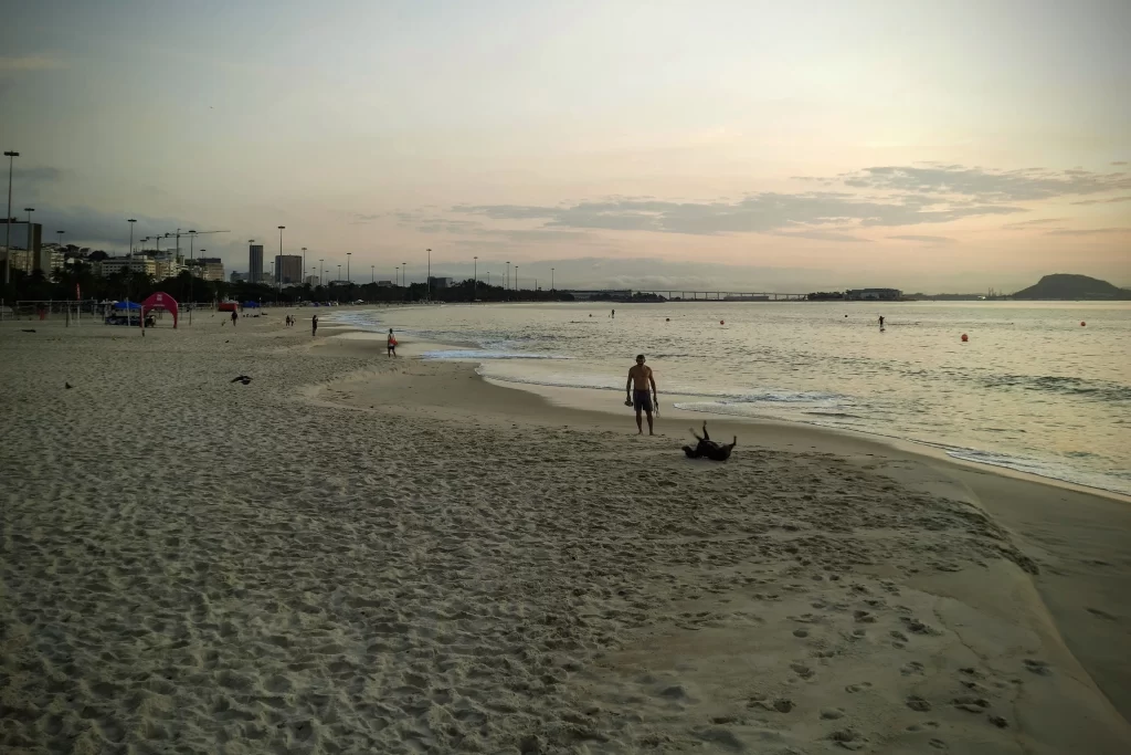 flamengo_beach_in_the_morning_02-1024x683