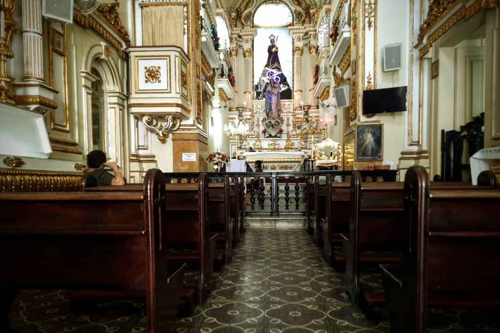 inside_of_chapel_in_sarra_rio-1024x683