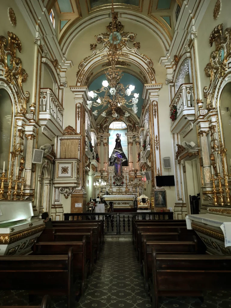 inside_of_chapel_in_sarra_rio_02-768x1024