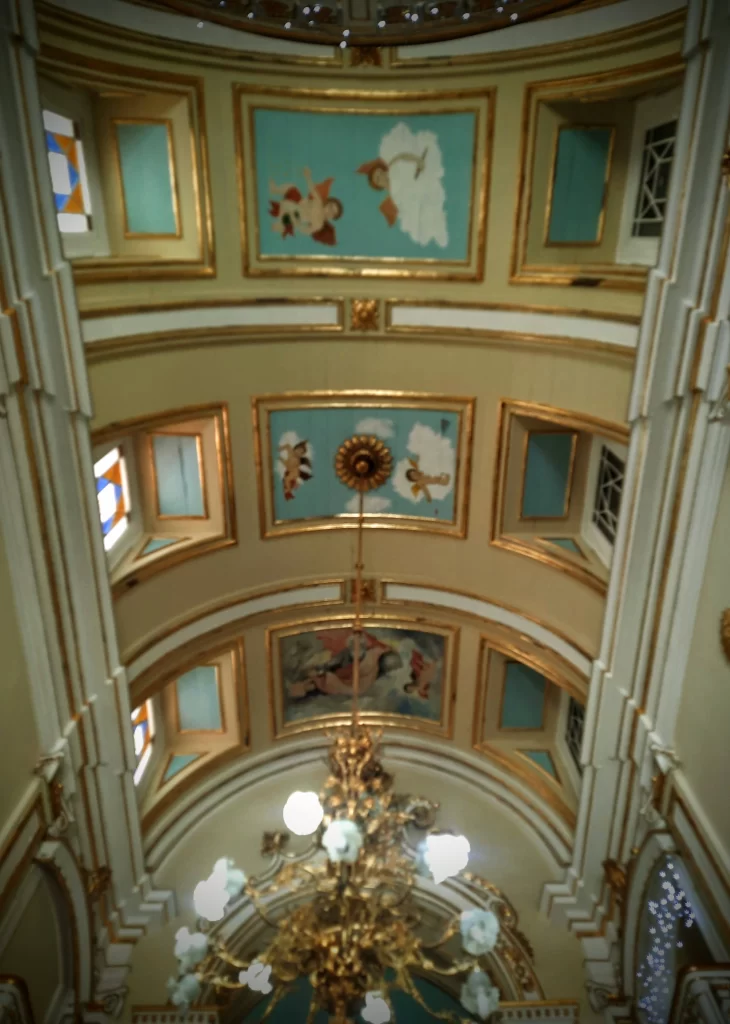 inside_of_chapel_in_sarra_rio_03-730x1024