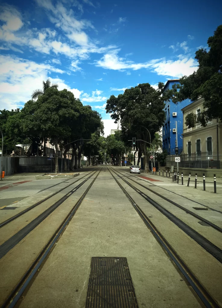 main_street_in_front_of_central_do_brazil_train_station_01-737x1024
