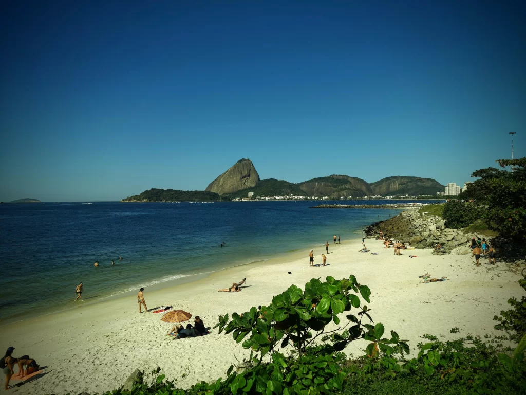 view_of_guanabara_bay_and_sugar_loaf_from_the_dark_park_between_botafogo_and_flamengo-1024x768