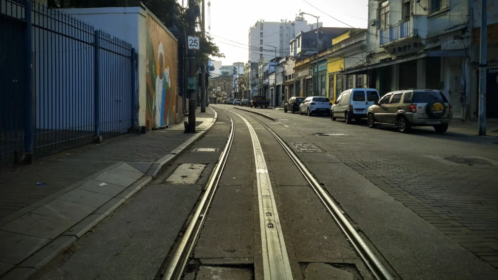 street_and_vlt_tram_tracks_in_gamboa_rio-1024x576