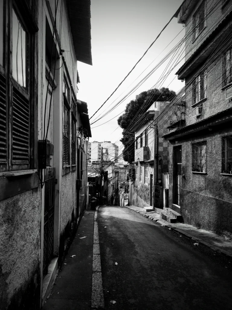 street_in_morro_do_providencia_rio_04-768x1024