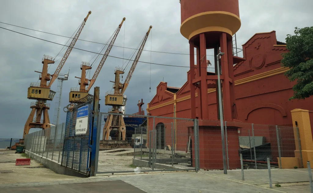 docks_and_port_area_rio_045-1024x630