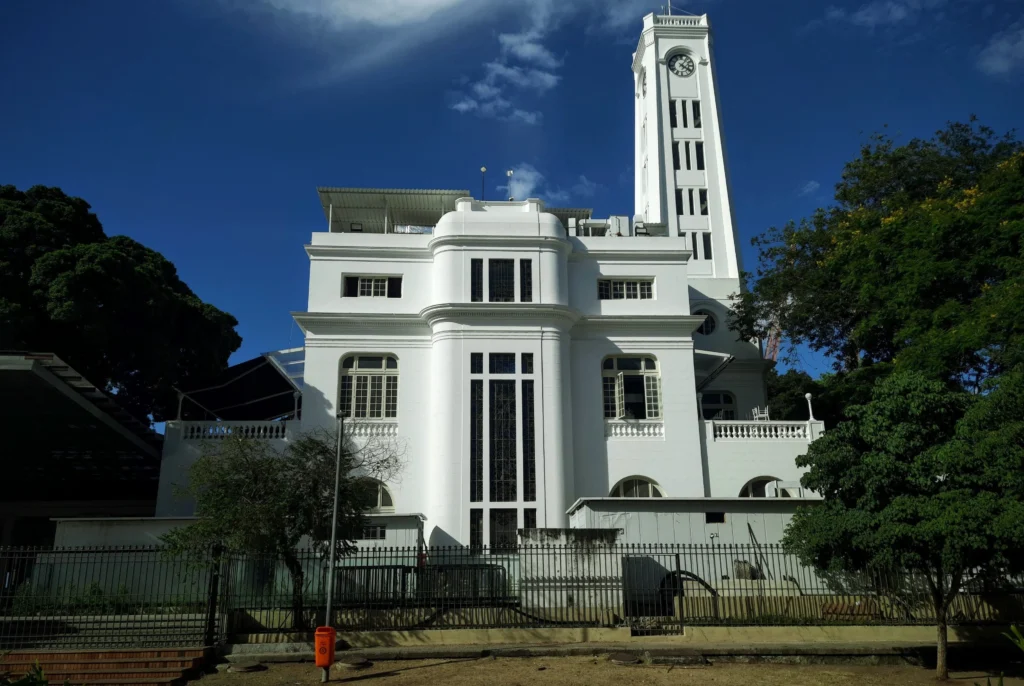 old_maritime_building_in_praca_maua_rio_de_janeiro-1024x686