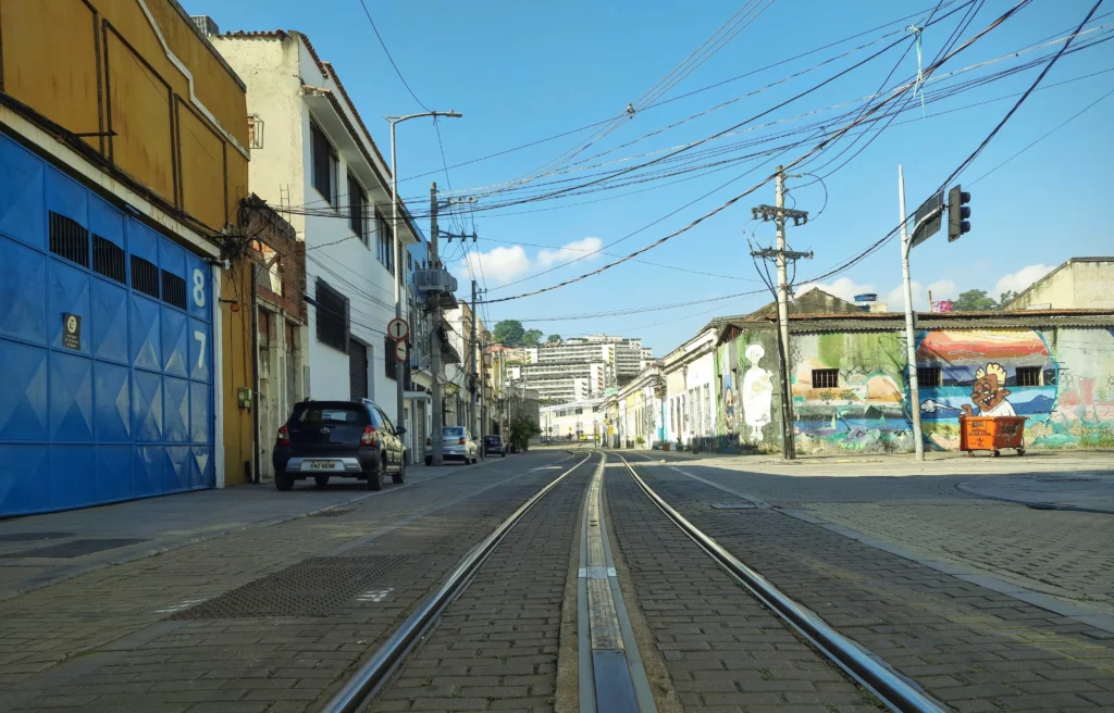vlt_tram_tracks_in_gamboa_rio_026-1024x656