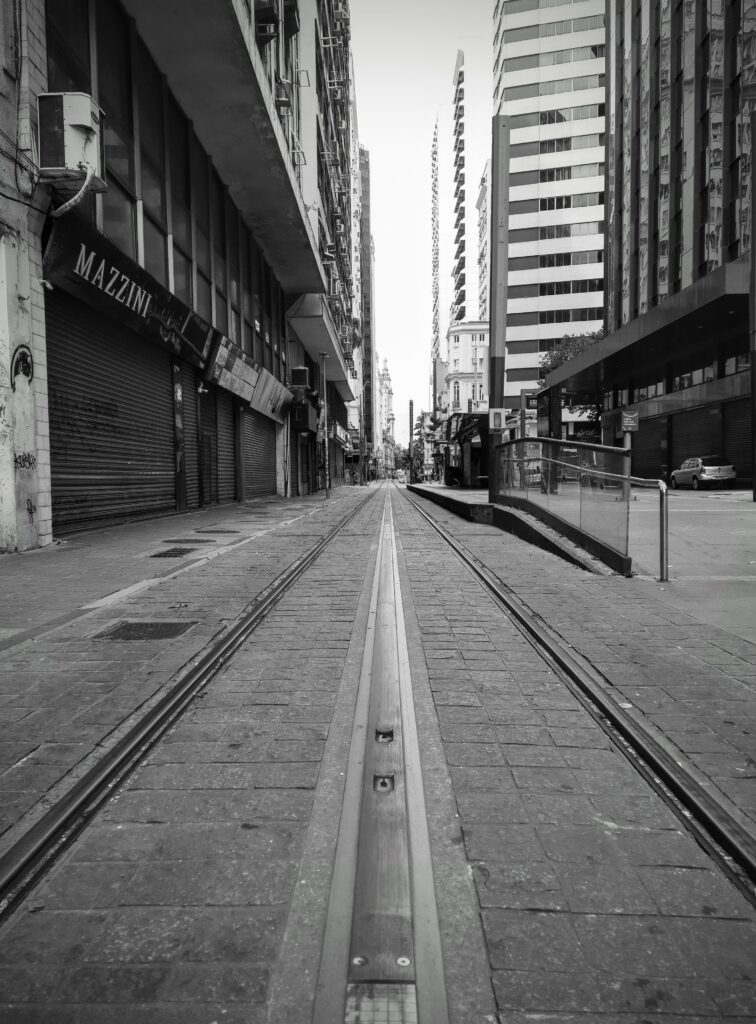 vlt_tram_tracks_in_the_city_centre_of_rio-scaled