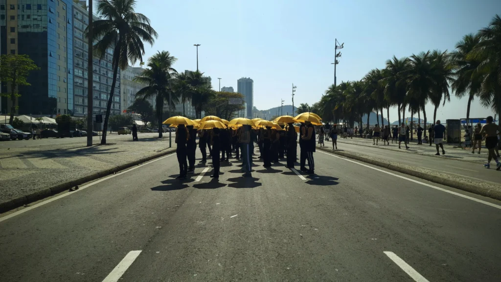 human_artistic_exhibition_on_avenida_atlantica_rio_03-1024x576