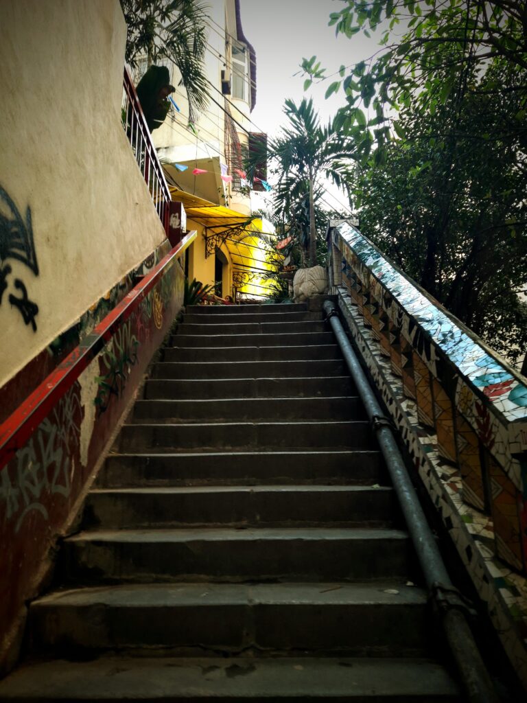 steps_to_a_group_of_restaurants_at_praca_maua_rio-768x1024