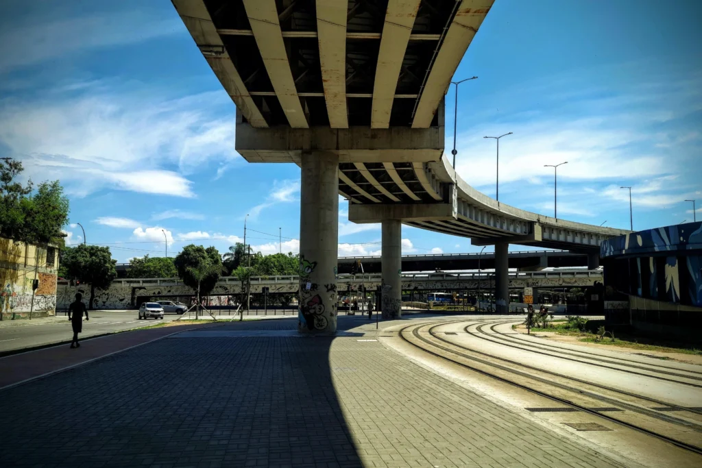 vlt_tram_tracks_and-viaduct_santo_cristo_rio_03-1024x683